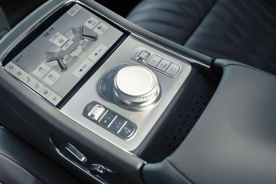 海川品车评测,捷尼赛思g90加长版试驾