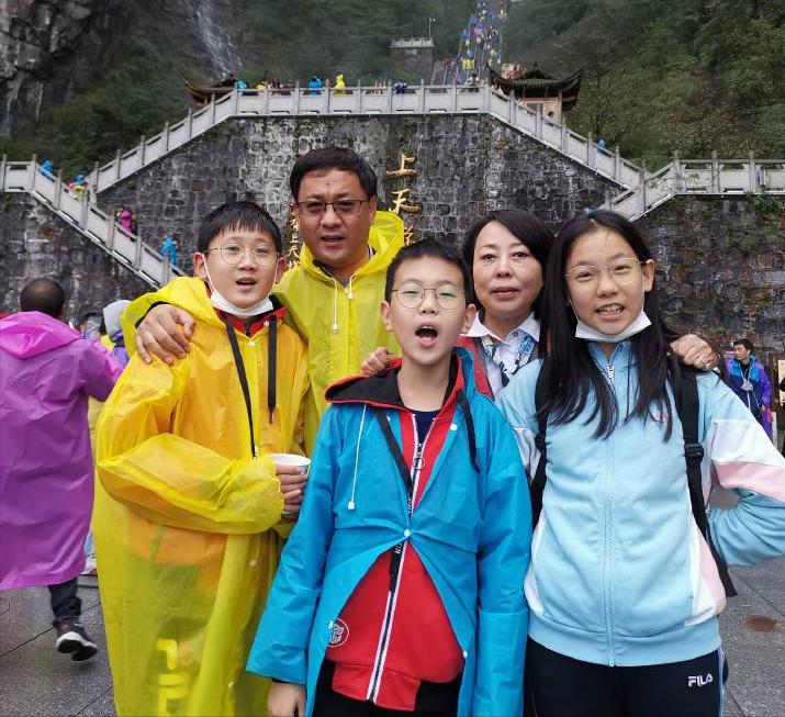 20岁小伙爱上39多岁女老板后续,19小伙子爱上大18岁女老板