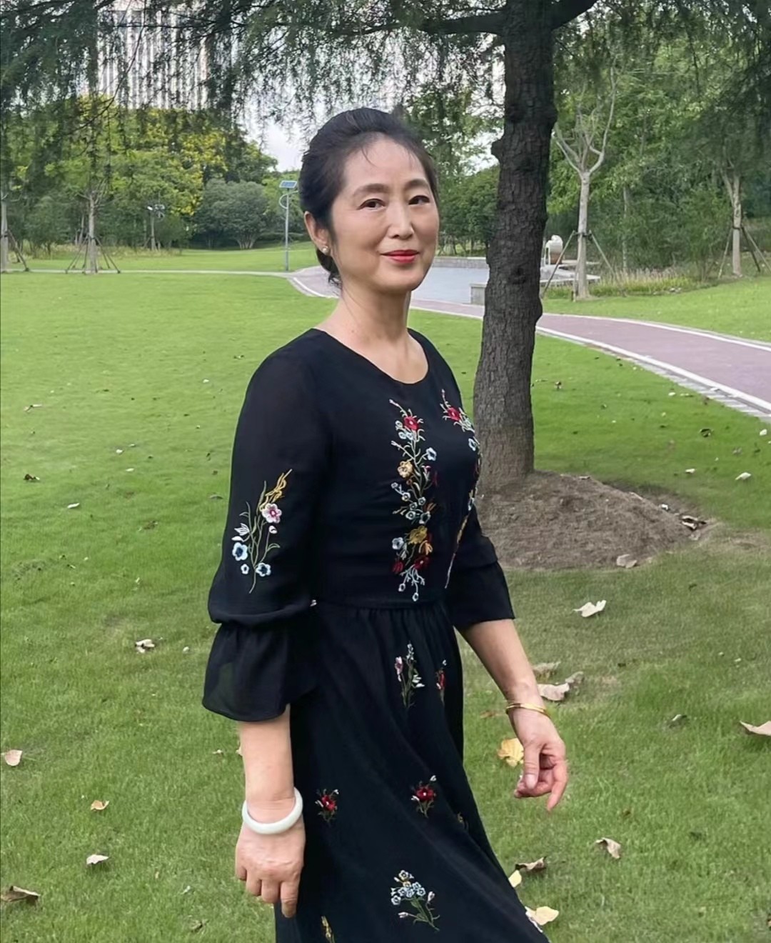 适合50岁女人的发型减龄又洋气,50岁减龄发型女2020流行发型