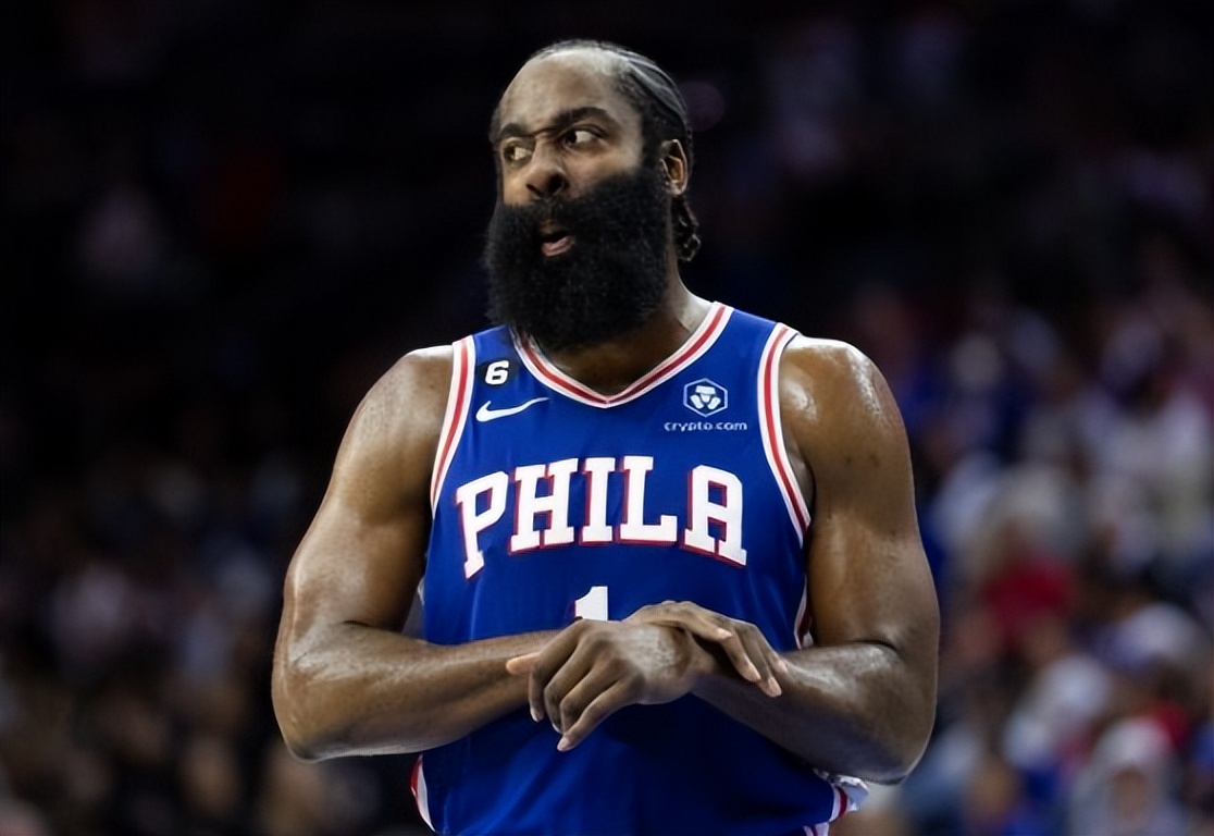 明目张胆！NBA“力挺”裁判双标，无视巨星推人，卫冕冠军太冤