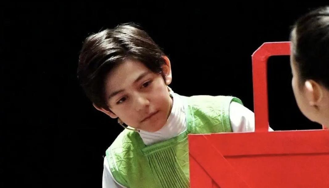 被时代洪流裹挟年轻人,被流量裹挟