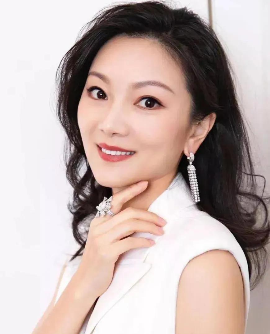 12对著名的“老夫少妻”演绎绝世童话！你相信爱情吗？