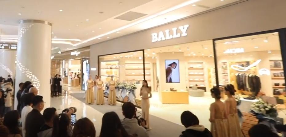 又一国际大牌栽了，中国人的钱不好骗