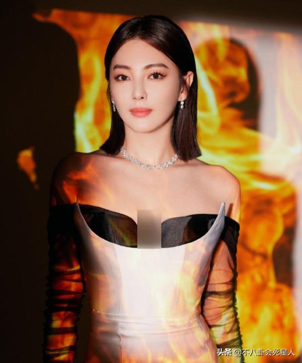 前摄镜头拍人脸为什么变丑,镜头前凹身材