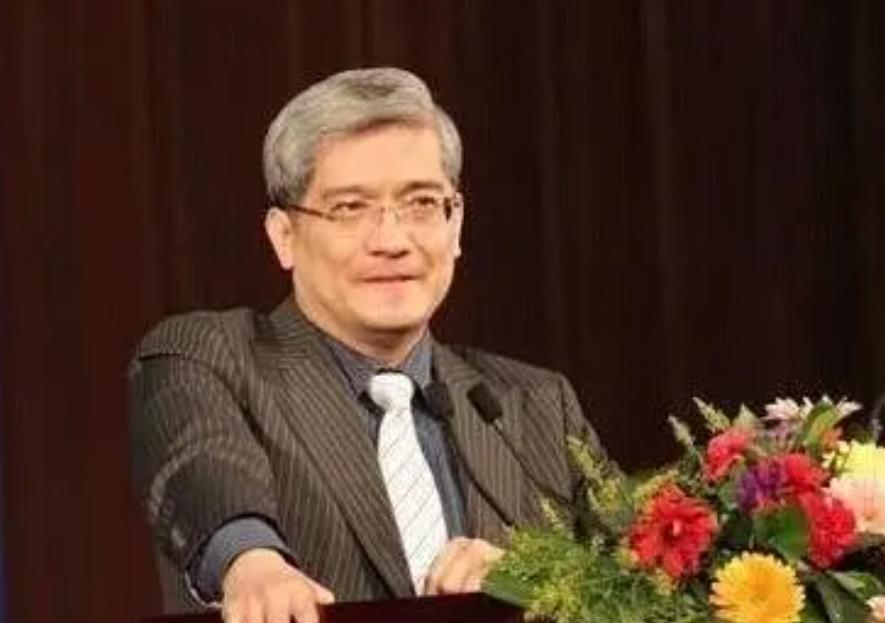 “白嫖”空姐三年，让其背负900万债务，*咸平郎**坠落之路是怎样的