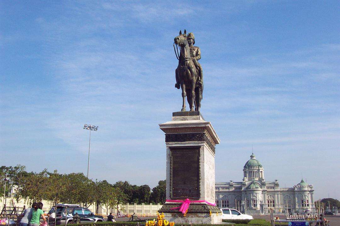 泰国的国王有实权吗,泰国国王和军方谁有实权