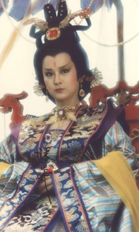 女明星扮嫩图片大全,扮嫩女明星年轻时