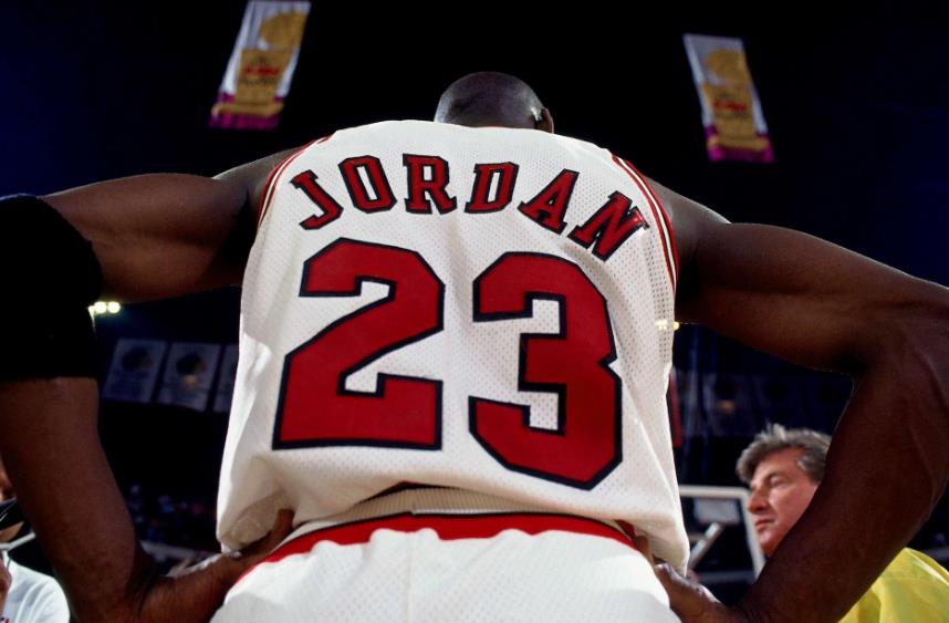 迈克尔乔丹简介及事迹,史上最伟大的迈克尔乔丹