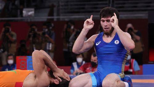 行程卡摘星,机酒搜索量大涨,国航、携程等港股尾盘反弹拉升