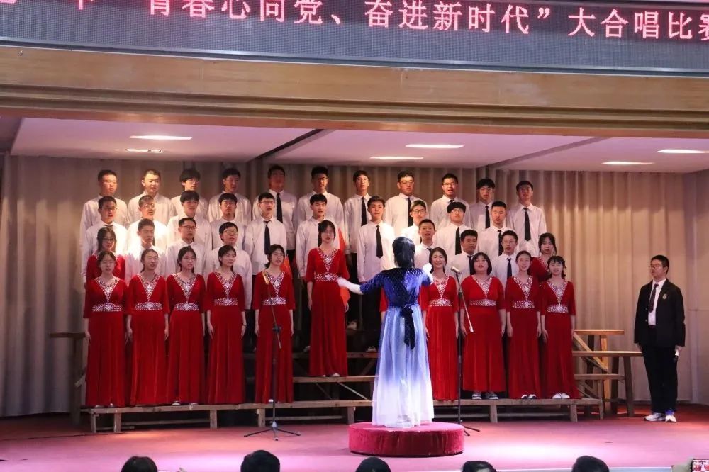 莱芜一中第30届歌手大赛,莱芜一中61级合唱比赛