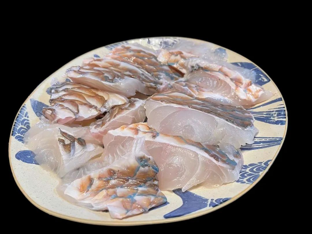 潮爸家7月2日午餐记录,湛江野生鹦鹉鱼,与苏眉青衣齐名海中珍品