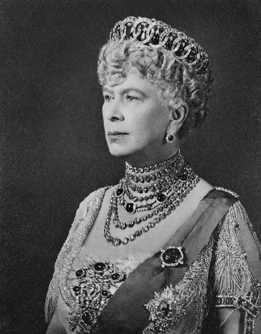 玛丽王后有多少珠宝,英国玛丽王后的各种珠宝首饰简介