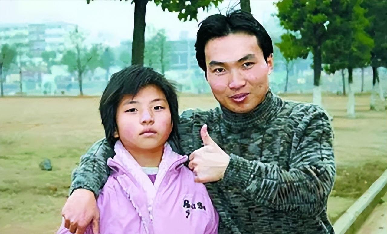 13岁洪战辉现状,洪战辉13岁的肩膀撑起整个家