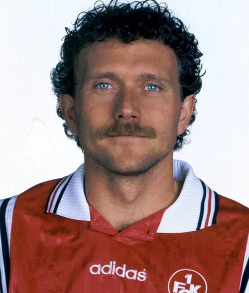 全球足球界公认的最佳1-30号球星,盘点足坛十大大器晚成球星