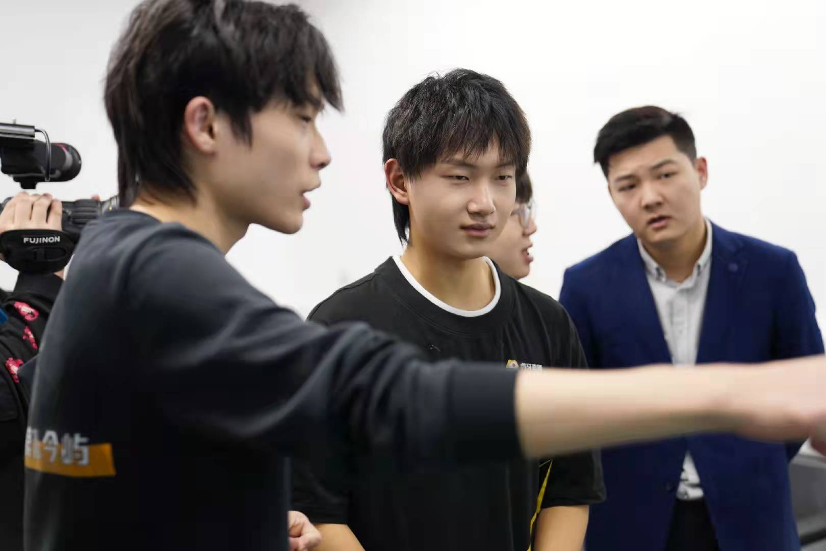 GK纪录片让Fly意外“火”了，从留守儿童到KPL明星，传奇逆袭之旅