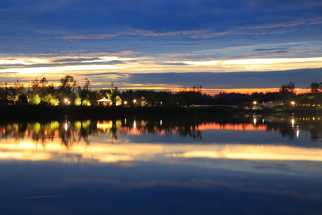 鏉ヨ嚜濉旈噷鏈ㄥ娌虫枃鑻戠殑鏁ｆ枃鍥涚瘒 (鏉ヨ嚜濉旈噷鏈ㄥ娌虫枃鑻戠殑缇庢枃浜旂瘒)