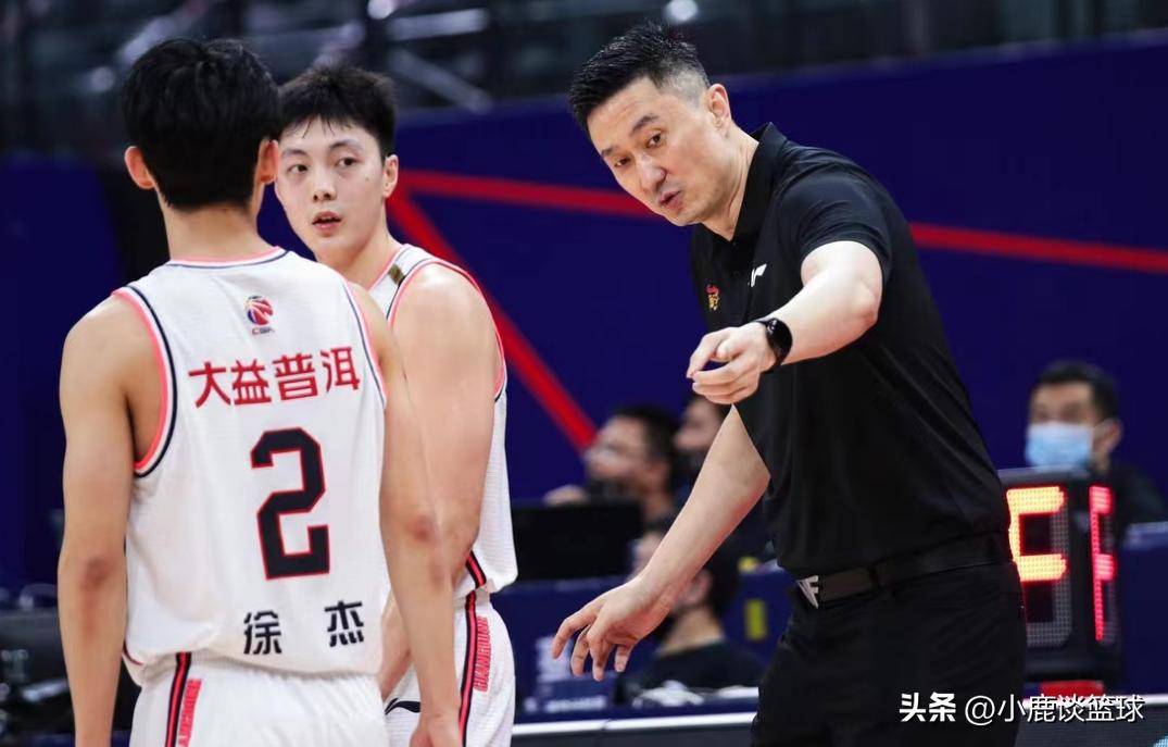 杜锋却对广东宏远顶薪球员很满意,杜锋带领着新的广东队再次出发