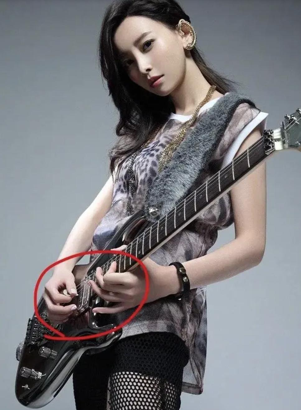 明明是女人，但却自称是“男人”，承认自己的性别有那么难吗？