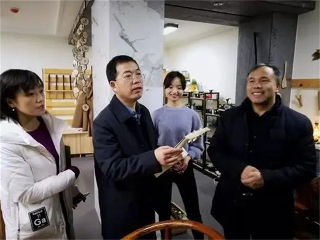 不顾家人反对辞去教师工作创业,几年前不顾家人反对坚持学美术