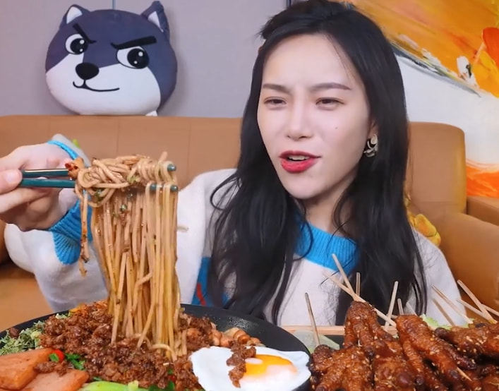 网红吃播小贝“翻车”？90分钟吃不完一碗米线，卖的货不好吃