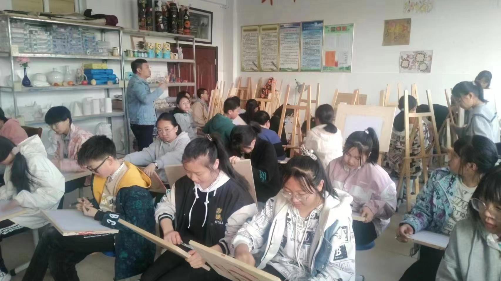 宇宙地镇中学,宇宙地中学