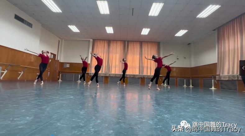 从小控制到腰再到大翻身,每一段身韵都那么美