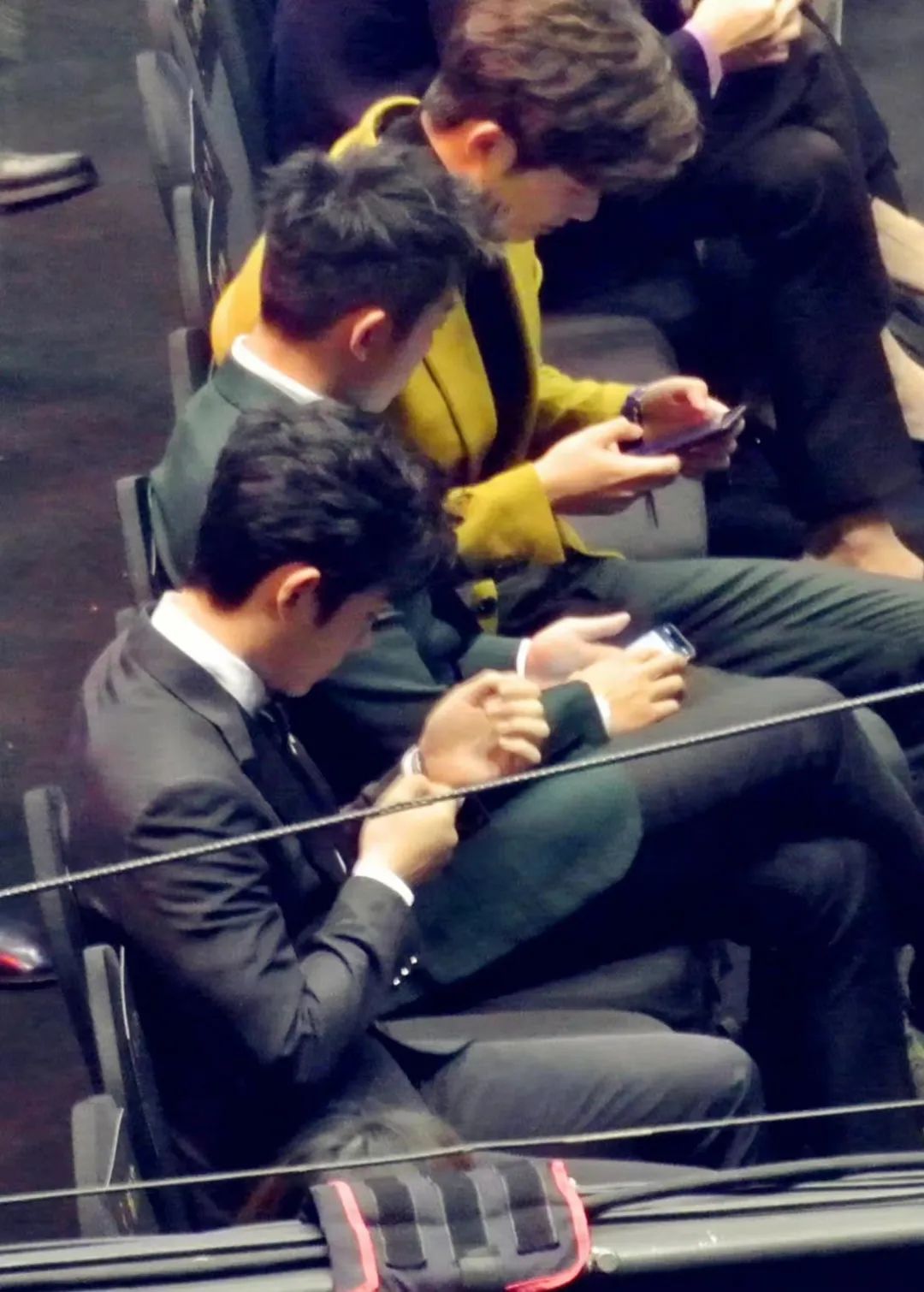 吴京和华为,吴京用苹果手机拍照事件评论