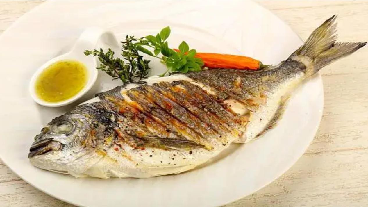 老年人腿摔骨折吃什么恢复快,老年人摔倒骨折的最佳治疗方法