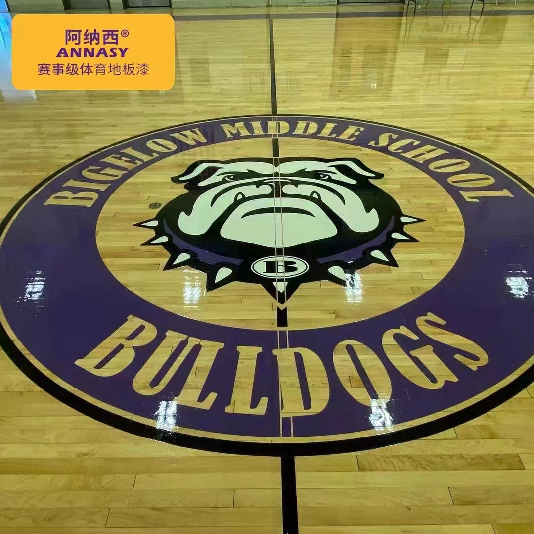 篮球地板logo刷漆,篮球馆体育木地板施工