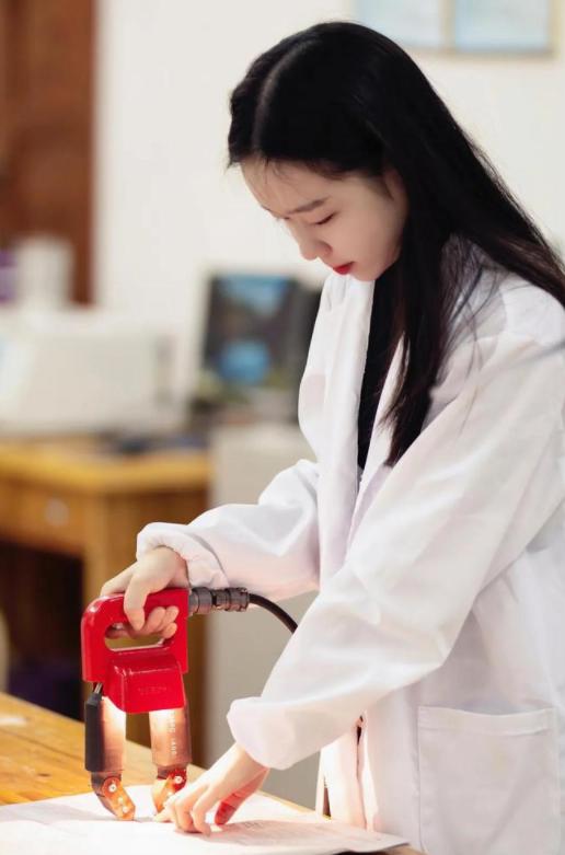 双非大学“女神级”学霸廖欢，本科发表2篇论文，低调保研到清华