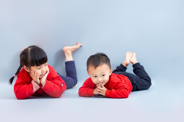 年龄小的嫁给年龄大明星,女人娶大明星要三思