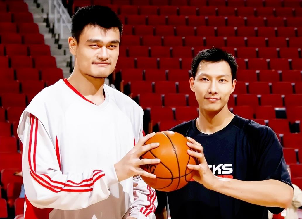 易建联妻子荆灵简历,易建联和荆灵结婚的视频