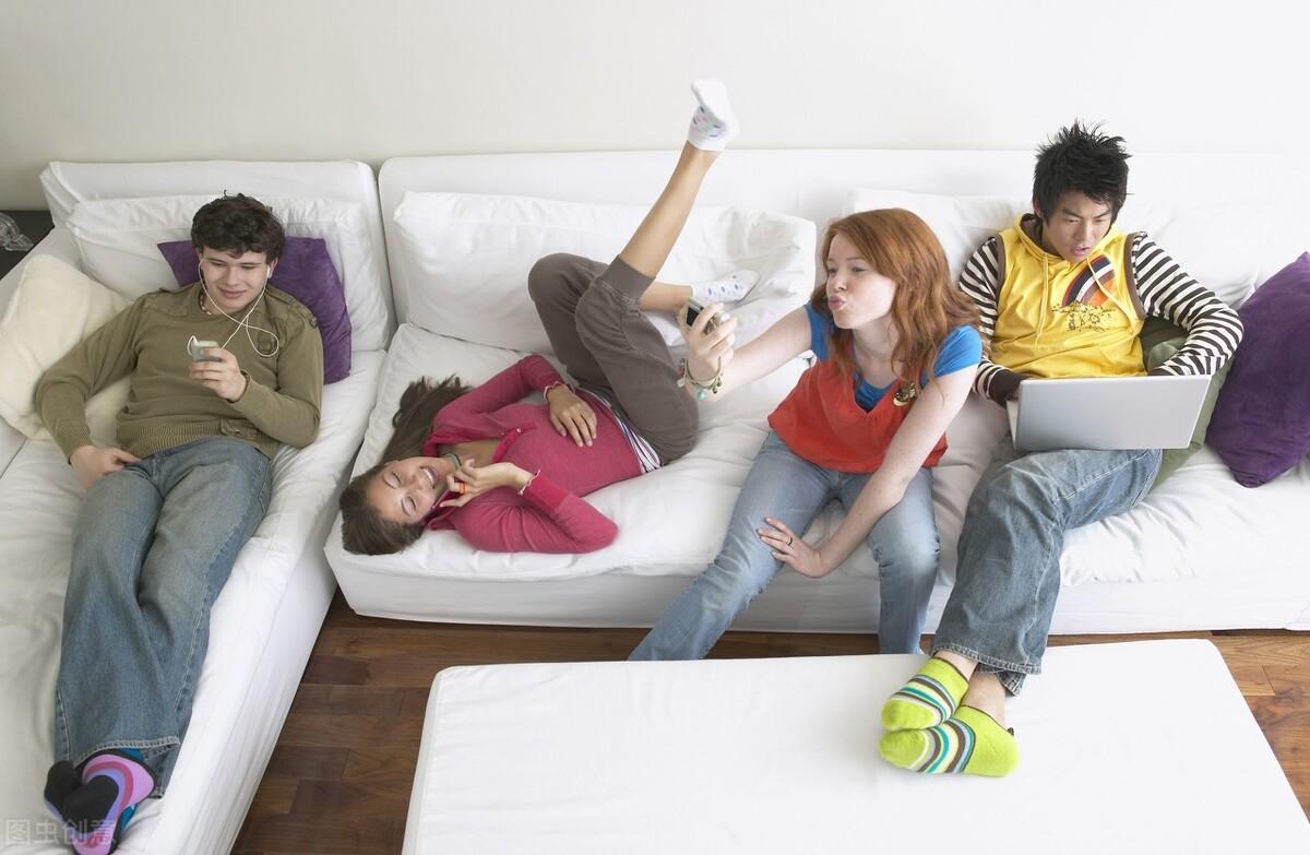 和十几岁的孩子，父母一定要谈四件事：交友、霸凌、性、自杀