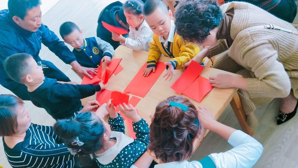 国庆飞机立体手工作品幼儿园,国庆飞机的手工作品幼儿园