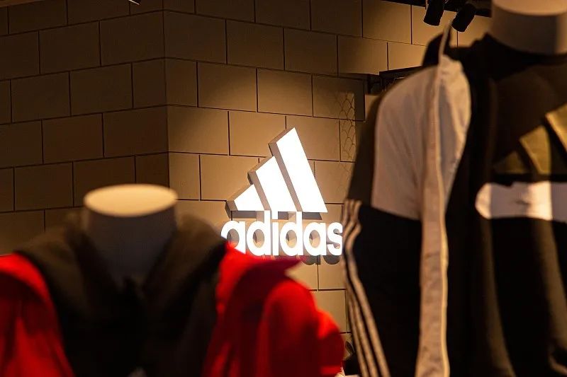 阿迪达斯订单下滑,阿迪达斯业绩下滑原因