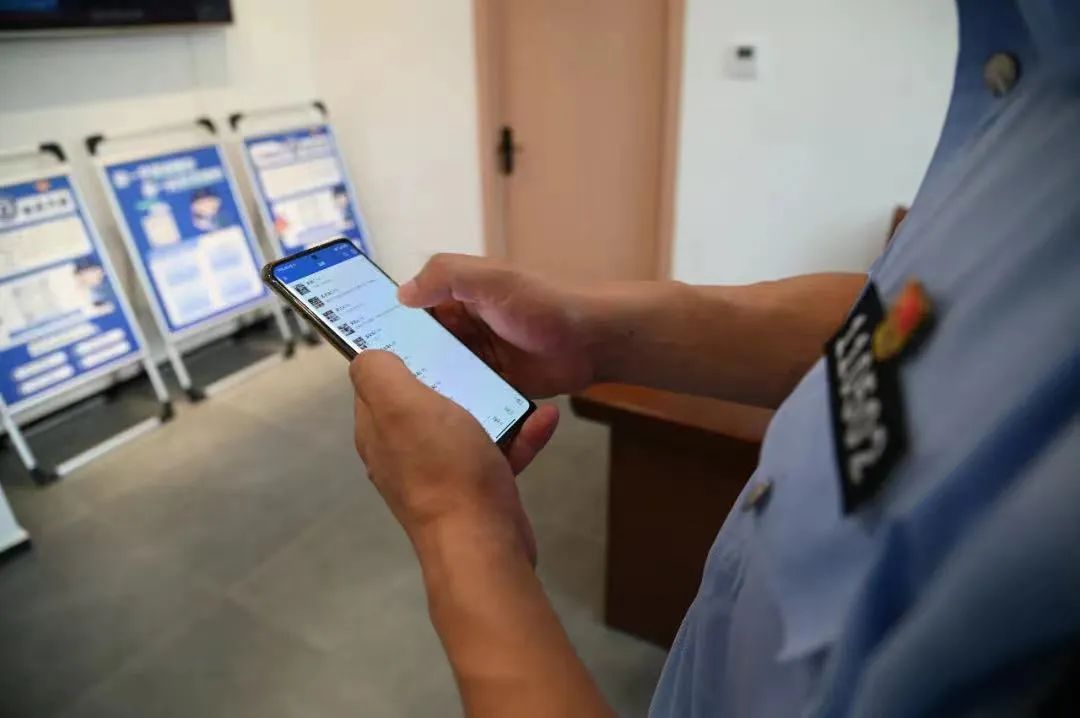 老兵本色丨金建荣：38个微信群覆盖1.2万多居民，这个“大管家”不容易