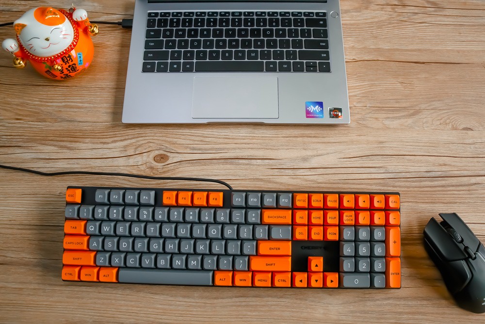 办公纯黑色机械键盘,工业风机械键盘