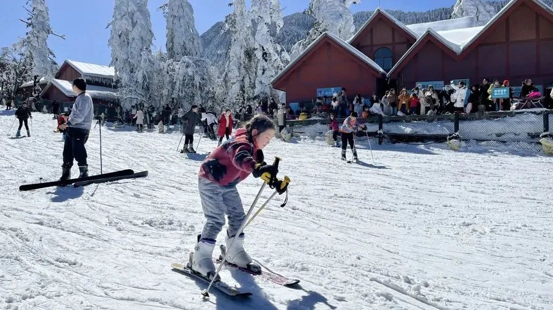 离乐山最近的滑雪场,乐山滑雪温泉