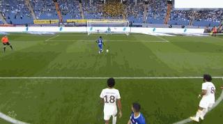 利雅得c罗错失绝杀,韩媒怒斥c罗锁喉抱摔