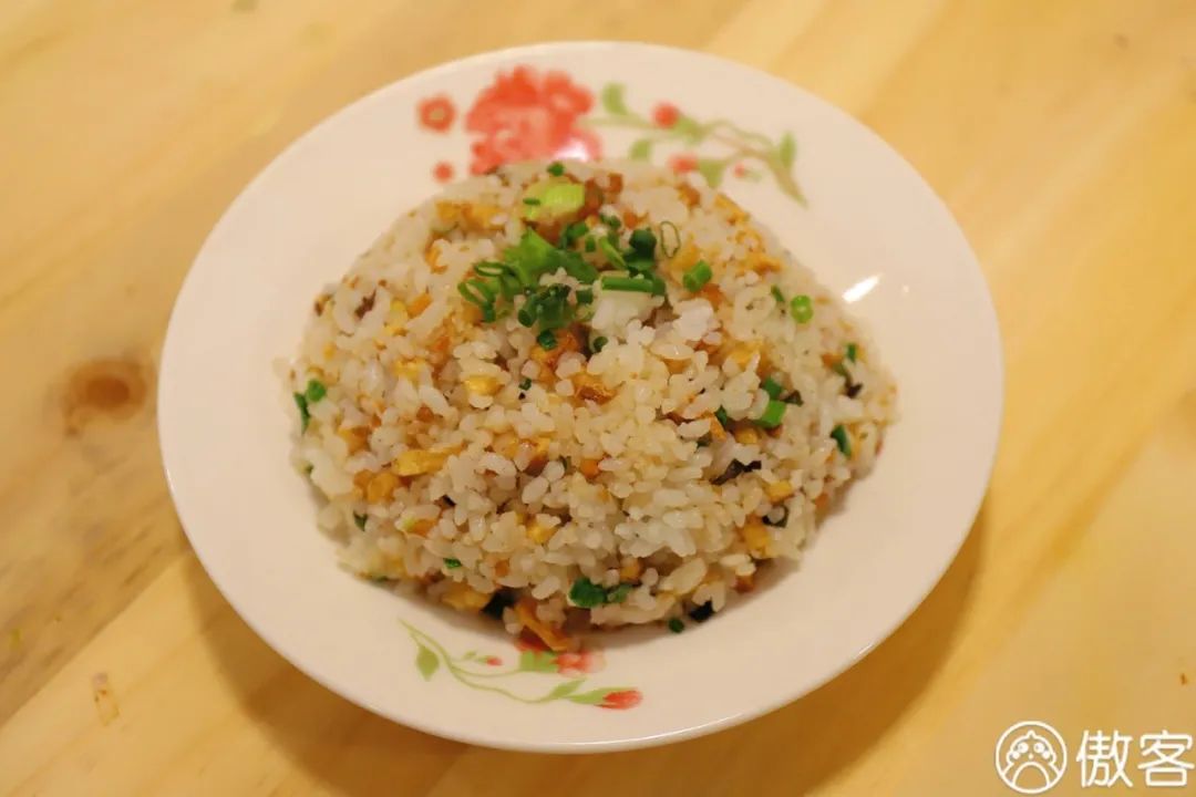 大门只够一人进的火锅店，凭6毛一签的串稳坐翠湖人气王