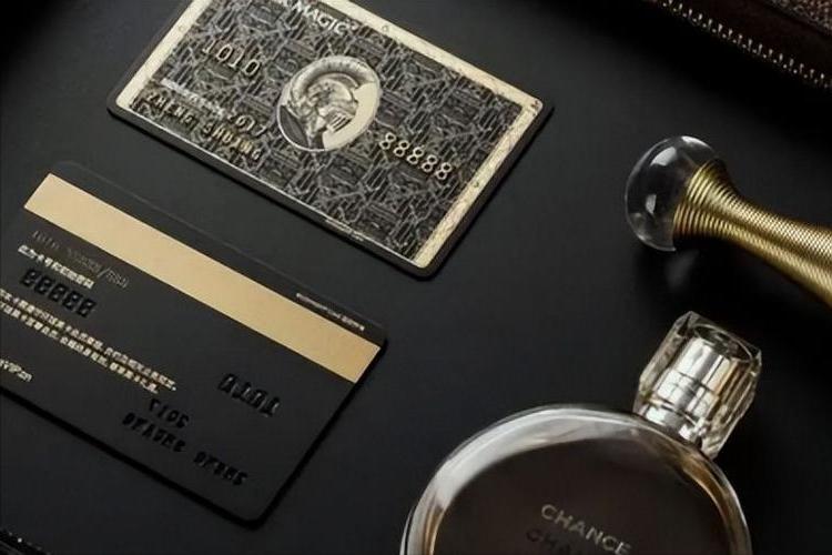 四大银行哪个黑卡最牛,黑卡有哪些银行可以发行