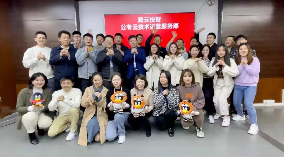 凝心聚力共奋进创新突破向未来,凝心聚力共创佳绩的内容