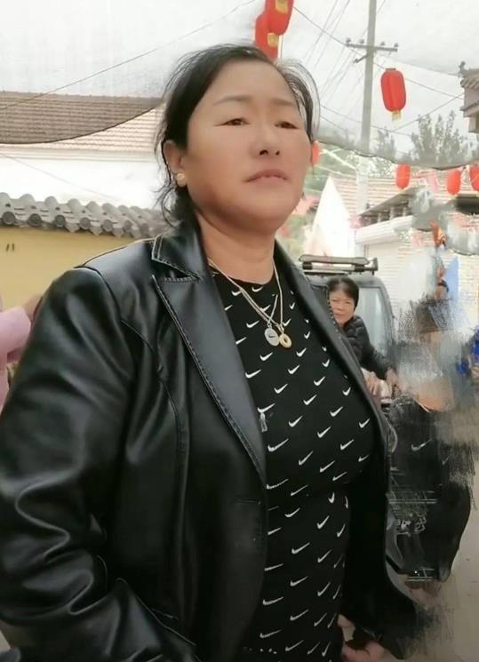 陈萌送大衣嫂母亲节礼物,陈萌大衣嫂最新视频