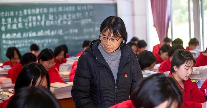 张桂梅没教出清华北大！大V嘲笑华坪女高是小镇做题家被全网痛骂