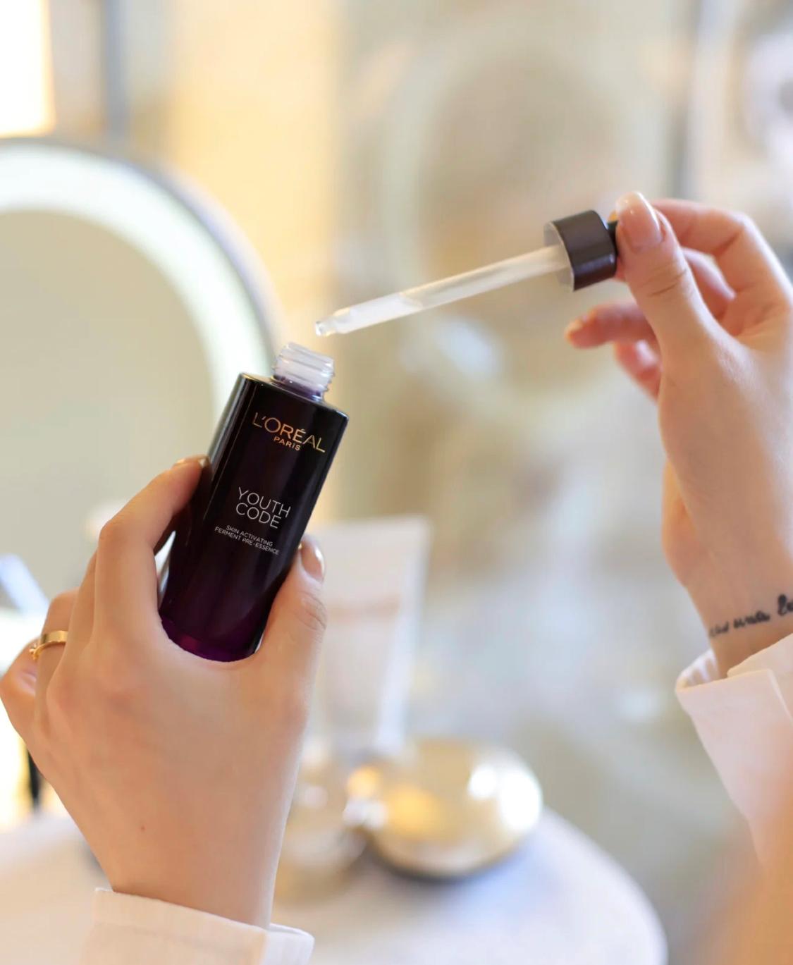 巴黎欧莱雅抗老精华逆时瓶,欧莱雅和薇诺娜抗老精华哪个好用