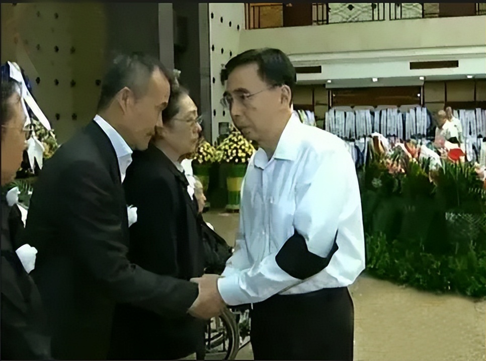 王石与前妻的婚姻,王石为什么和前妻离婚