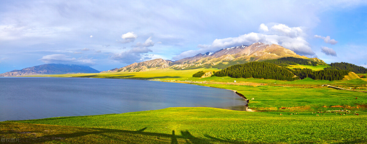 第一个安全套砖红色的,第二个天蓝色的,大小符合马季的尺寸