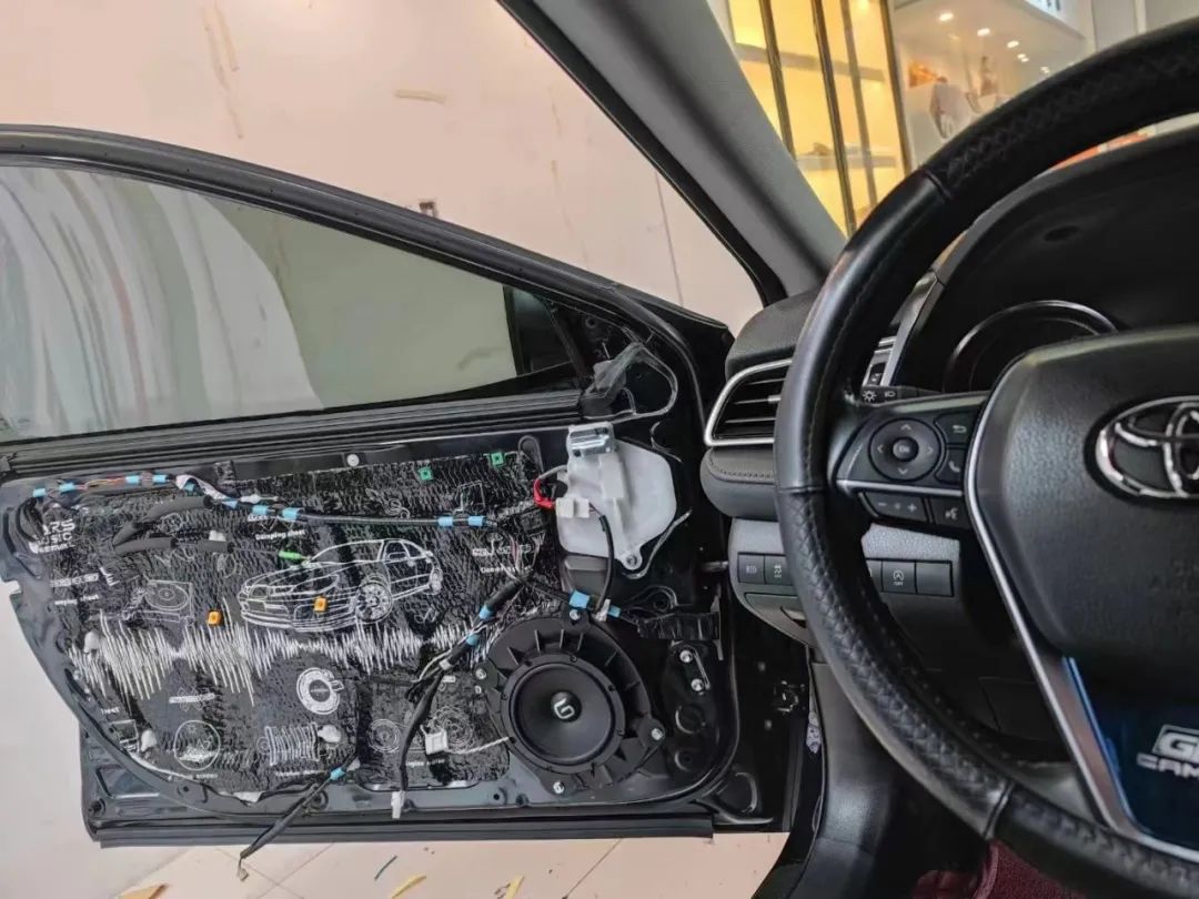 丰田凯美瑞音响怎么无损改装 (丰田凯美瑞改装音响用什么音响好)