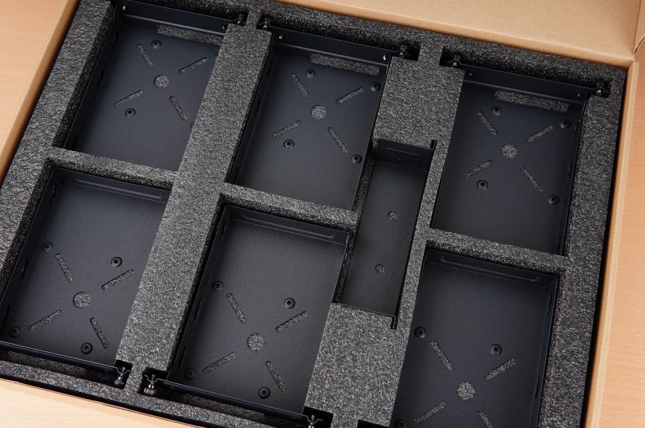 可以装多个硬盘的主机箱,带可插拔硬盘盒的主机