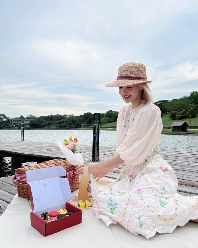 lisa晒衣服,lisa晒春游